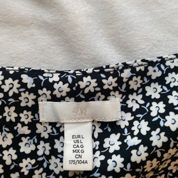 Black and white floral daisy Zara long sleeve blouse - Picture 5 of 8